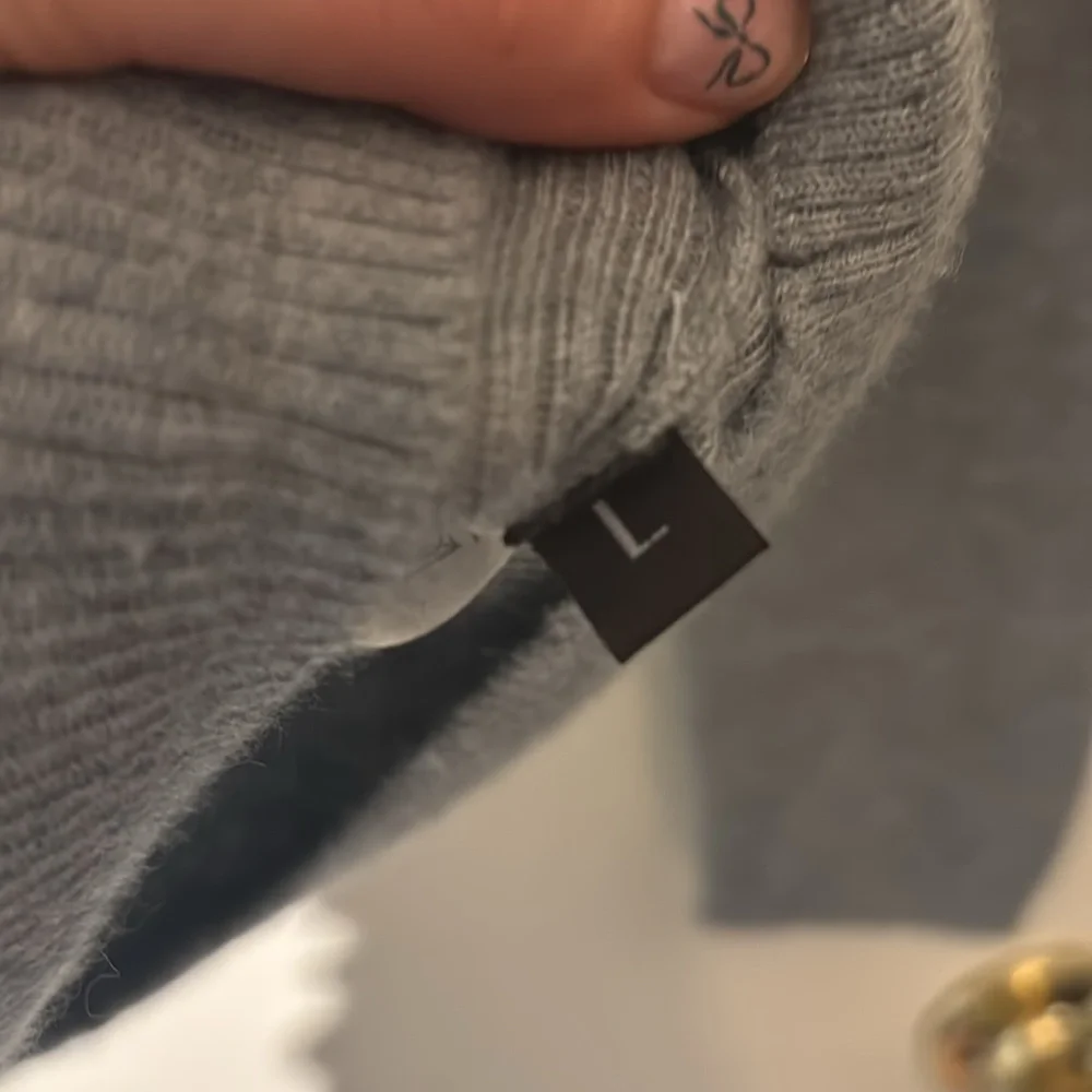 ☕️ {PRICE FIRM} DDR Cashmere Core Turtleneck ~ Heather Grey - Picture 10 of 10